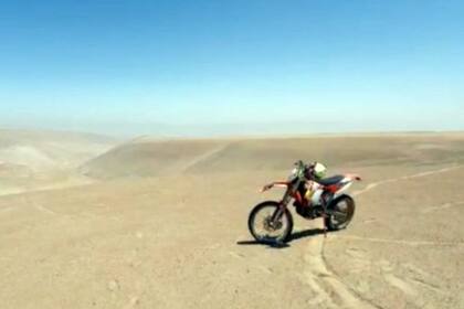 Los motociclistas salen cada fin de semana a andar por el desierto