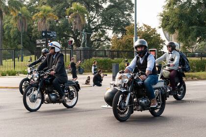 Los motociclistas, sobre la Av. Figueroa Alcorta