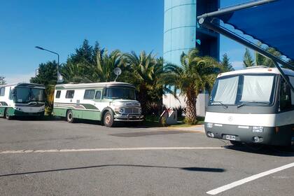 Los motorhome que esperan a la selección en el predio de Ezeiza