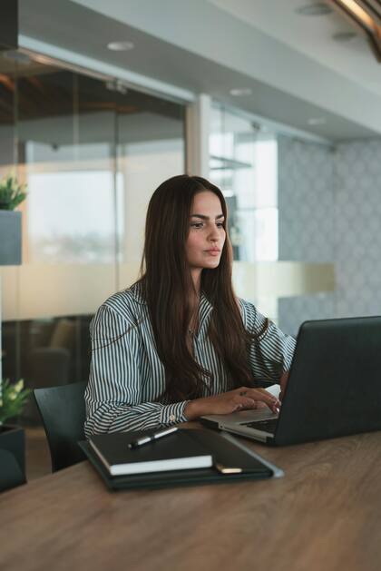 Los movimientos de los empleados son monitoreados para asegurar eficiencia.