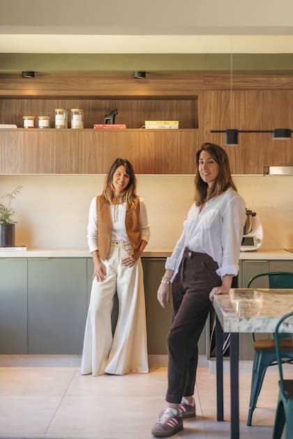 Los muebles altos se realizaron en MDF Nogal (Egger).