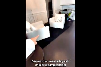Los muebles claros son muestra del minimalismo elegido para la decoración