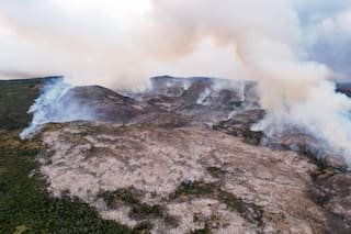 Al calor extremo y el viento se suma un riesgoso fenómeno que complicaría más el incendio forestal en Chubut