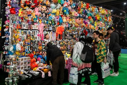Los muñecos de manga y animé tomaron la delantera en los puestos de venta de la Anime-Con