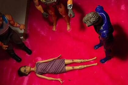 Los muñecos grafican letras de canciones con contenido misógino y sin embargo populares como Vení Raquel, de Los Auténticos decadentes