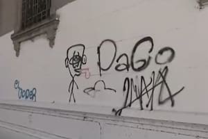 Los murales con referencias a Perú y a la droga en el barrio de Flores