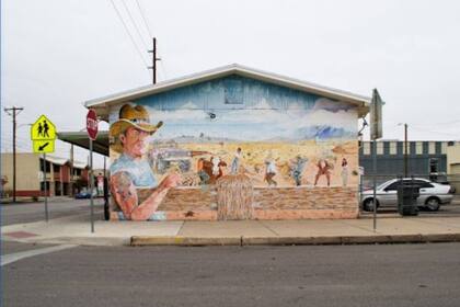 Los murales le dan color a las calles de El Segundo