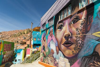 Los murales son obra del equipo que lideró la artista Nnorke Leaf, también conocida como Norka Paz.