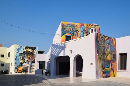 Los murales y pintorescas calles del Distrito Mina