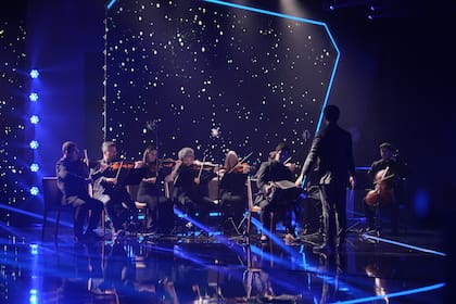 Los músicos sobre el escenario para el In Memoriam de los Martín Fierro 2025