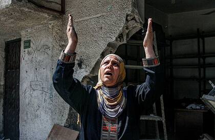 Los musulmanes se reúnen para hacer oraciones comunitarias durante el Ramadán