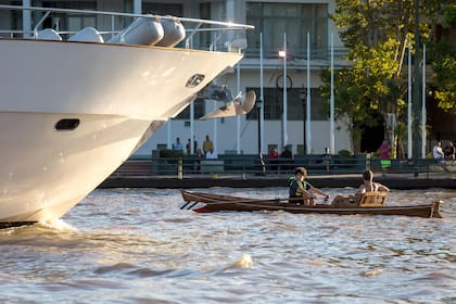 Los navegantes de los botes de remo quedan expuestos y en mayor peligro ante la presencia de embarcaciones motorizadas y más grandes