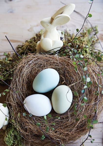Los nidos, los conejos y los huevos siempre van a tener su lugar en la mesa de Pascuas.