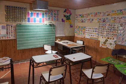 Los niños dejan la escuela los viernes después del mediodía y van por el fin de semana a sus casas. Regresan el lunes.