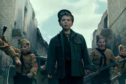 Los niños fueron enviados a combatir en el frente en la batalla de Berlín, contra el ejército rojo, como lo recrea la película Jojo Rabbit