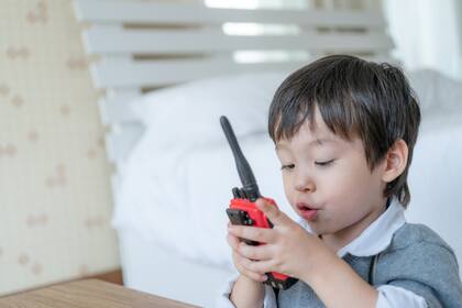 Los niños geminianos se divertirán con un walkie-talkie