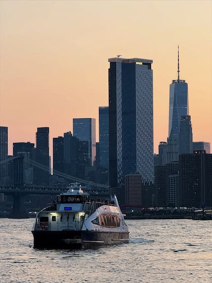 Los niños que midan menos de 112 cm pueden viajar gratis en el NYC Ferry si van acompañados por un adulto