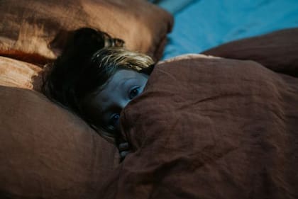 Los niños que padecen terrores nocturnos pueden manifestar síntomas muy diversos.