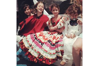 Los niños también cumplieron con el código de vestimenta