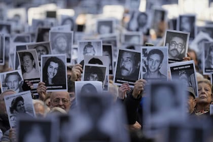 Los nombres de las 85 personas que murieron en el atentado a la AMIA