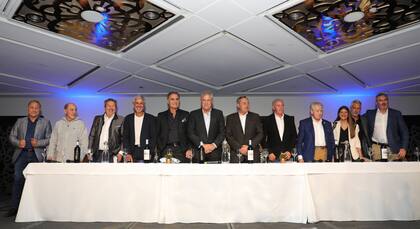 "Los nonitos del 86", como dice Ruggieri, presentaron los vinos del Mundial de México donde salieron campeones