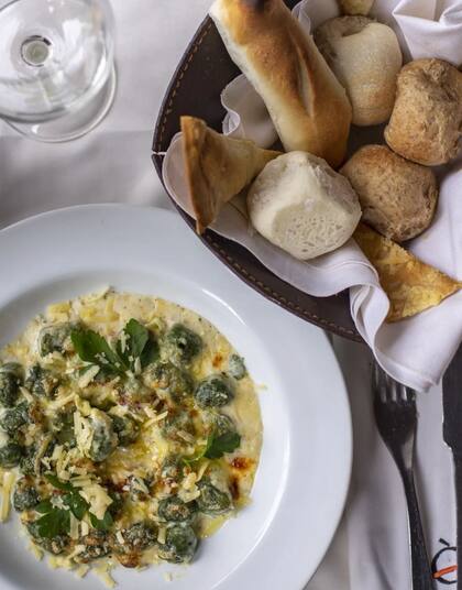 Los ñoquis de espinaca a los cuatro quesos, un infalible de Cucina D'Onore.