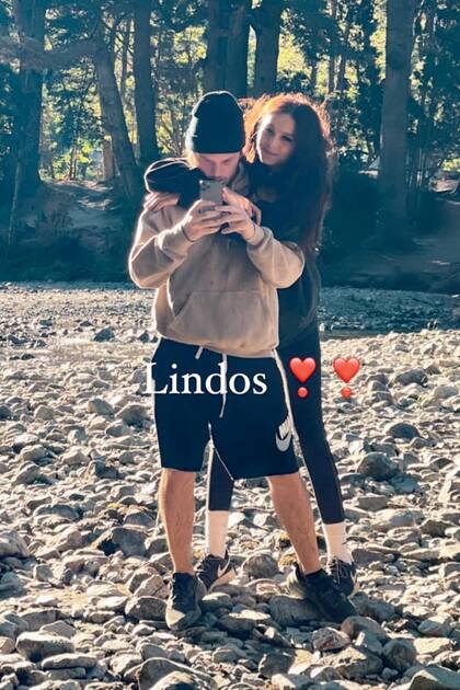 Los novios
fueron capturados por Cynthia Kern en un paseo
patagónico.