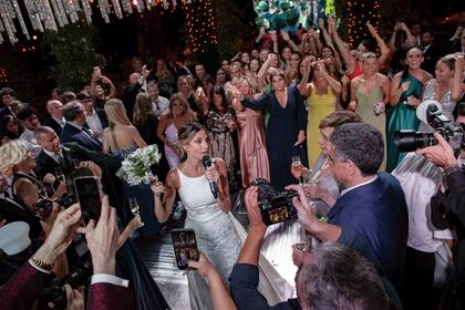 Los novios les sugirieron a sus invitados que, en lugar de comprarles regalos, hicieran una donación a Morfables 21, la fundación de la cual
María Belén es madrina.