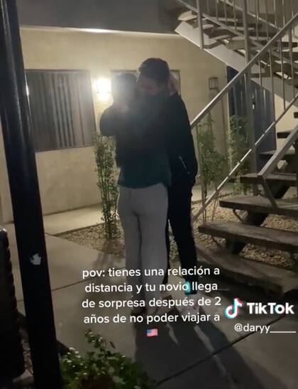 Los novios se abrazaron por varios minutos sin poder creer que por fin estaban juntos
