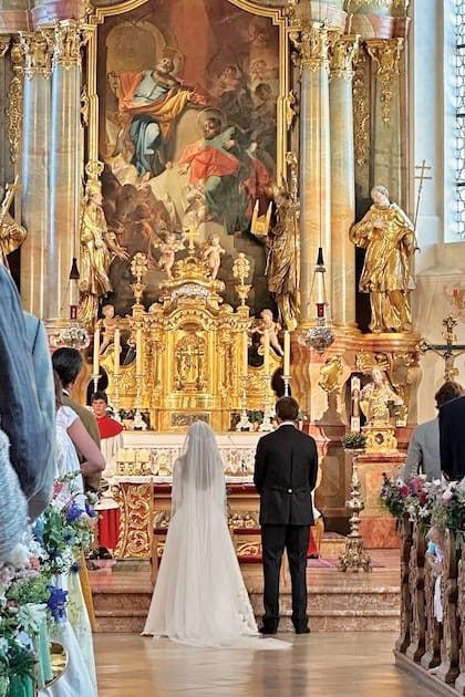 Los novios se juraron amor eterno en la iglesia de San Pedro y San Pablo, en Baviera. El antiguo templo fue construido entre 1734 y 1749.