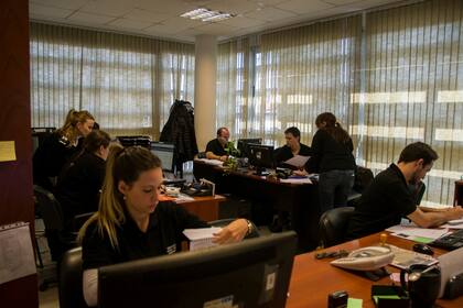 Los nuevos agentes civiles trabajan en comisarías en áreas administrativas