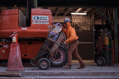 Los nuevos aranceles podrían provocar una recesión leve que elimine más de 35.000 empleos en la ciudad y obligue a las agencias estatales a afrontar costos adicionales superiores a US$100 millones