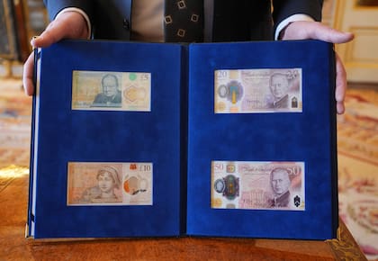 Los nuevos billetes británicos (Photo by Yui Mok / POOL / AFP)
