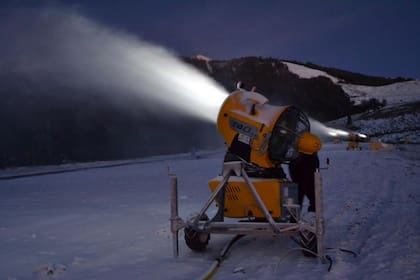 Los nuevos cañones que funcionan en el cerro Catedral