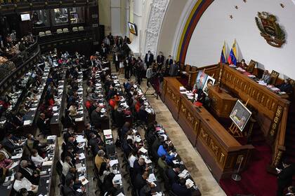 Los nuevos diputados de la Asamblea Nacional venezolana asisten a su primera sesión en Caracas, el 7 de enero de 2021