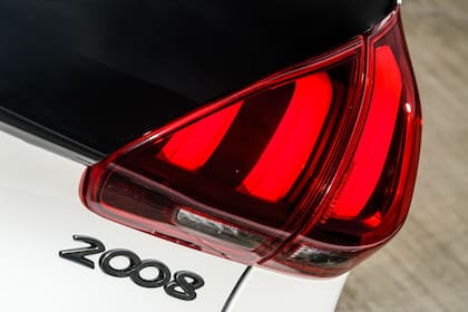 Los nuevos faros LED del Peugeot 2008