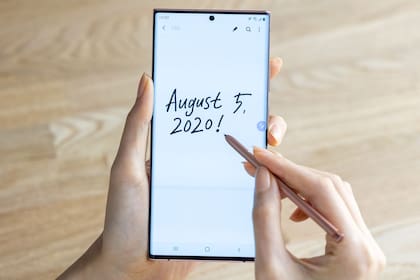 Los nuevos Galaxy Note20 y 20 Ultra usan un lápiz S Pen con menor latencia, y mayor integración con el Office de Microsoft