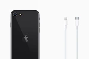 Solo con un cable: Apple vende el iPhone SE, 11 y XR sin auriculares ni cargador