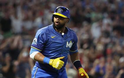 Los números de Santana en Cleveland lo respaldan: un WAR de 29.8, un promedio de bateo de .251, un porcentaje de embasado de .368 y un slugging de .450 (Imagen del Instagram oficial de Carlos Santana)