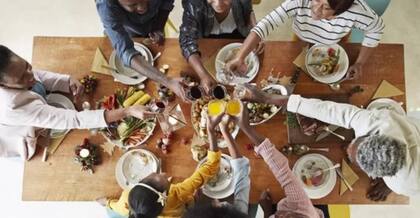 Los nutricionistas dicen que la comida también tiene un elemento social importante