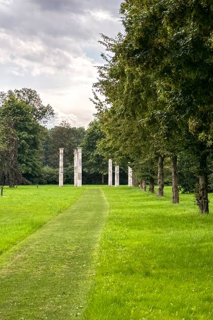 Los objetos verticales ayudan a generar un recorrido visual y desarrollar situaciones de paseo en el jardín