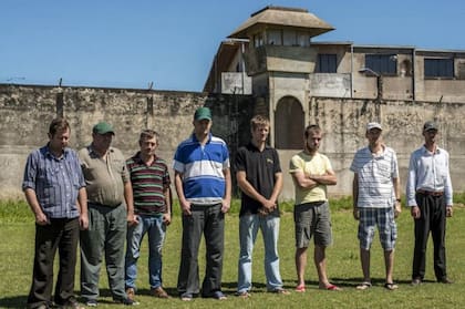 Los ocho hombres menonitas que fueron enviados a la cárcel en Palmasola, Bolivia.