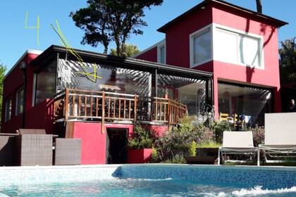 Los ocupantes improvisaron un cerramiento en un sector abierto de la casa