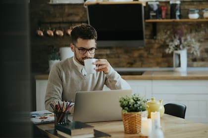 Los oficiales buscan comprobar que existe un espacio real de trabajo remoto