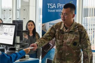 Estos trabajadores pueden abordar aviones sin Real ID