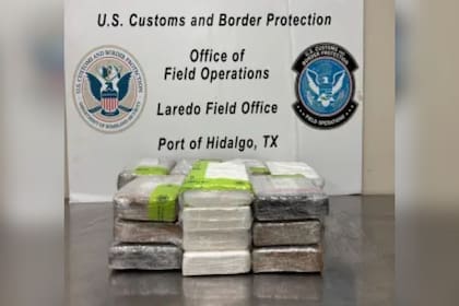 Los oficiales federales hallaron más de 25 kg de presunta cocaína en la camioneta