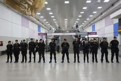 Los oficiales podrán acceder a préstamos en UVAs con una tasa fija del 7% anual.