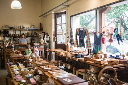 Los Olivos, objetos de arte en la plaza de San Javier