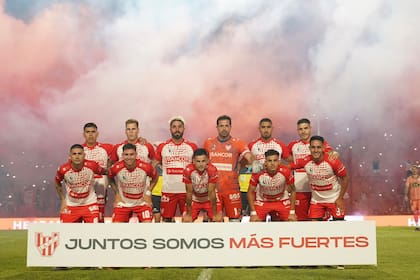 Los once titulares de Instituto en Alta Córdoba, el 1-1 con Estudiantes, de Caseros, le alcanzó al anfitrión para ascender, porque tenía ventaja deportiva por haber sido segundo en la tabla anual.