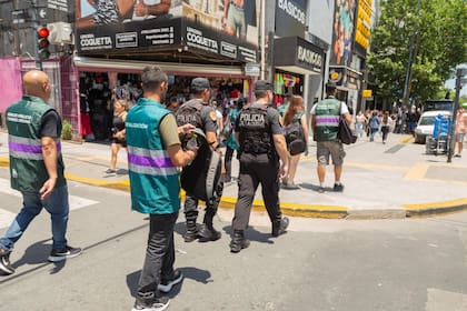 Los operativos buscan mantener liberadas las veredas recuperadas tras desalojar a miles de manteros en los últimos dos años